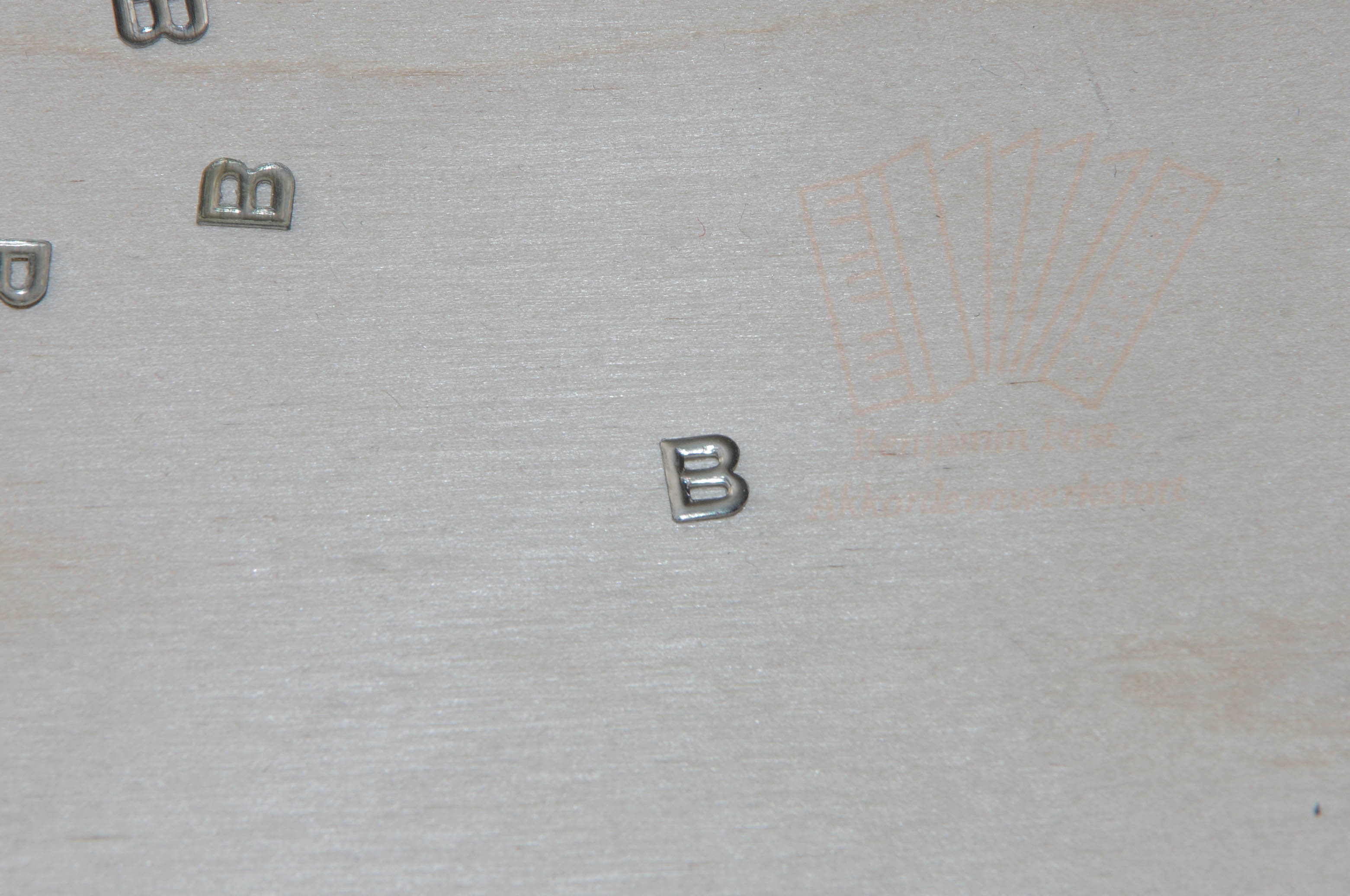 Buchstaben 6mm vernickelt B