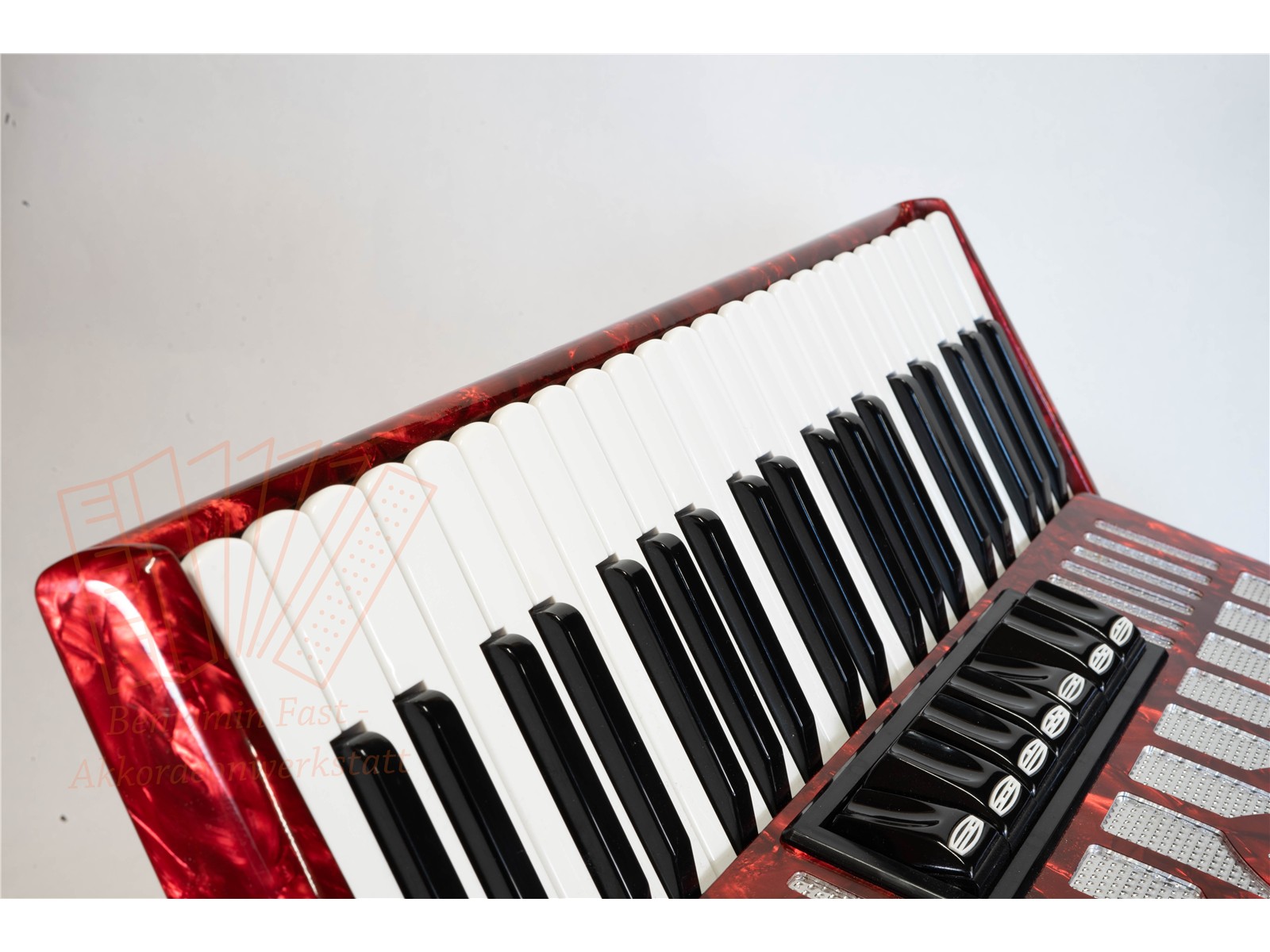 Akkordeon Delicia Choral 23 rot 41/120/III/7/5, gebraucht Akkordeon Delicia Choral 23 rot 41/120/III/7/5, gebraucht