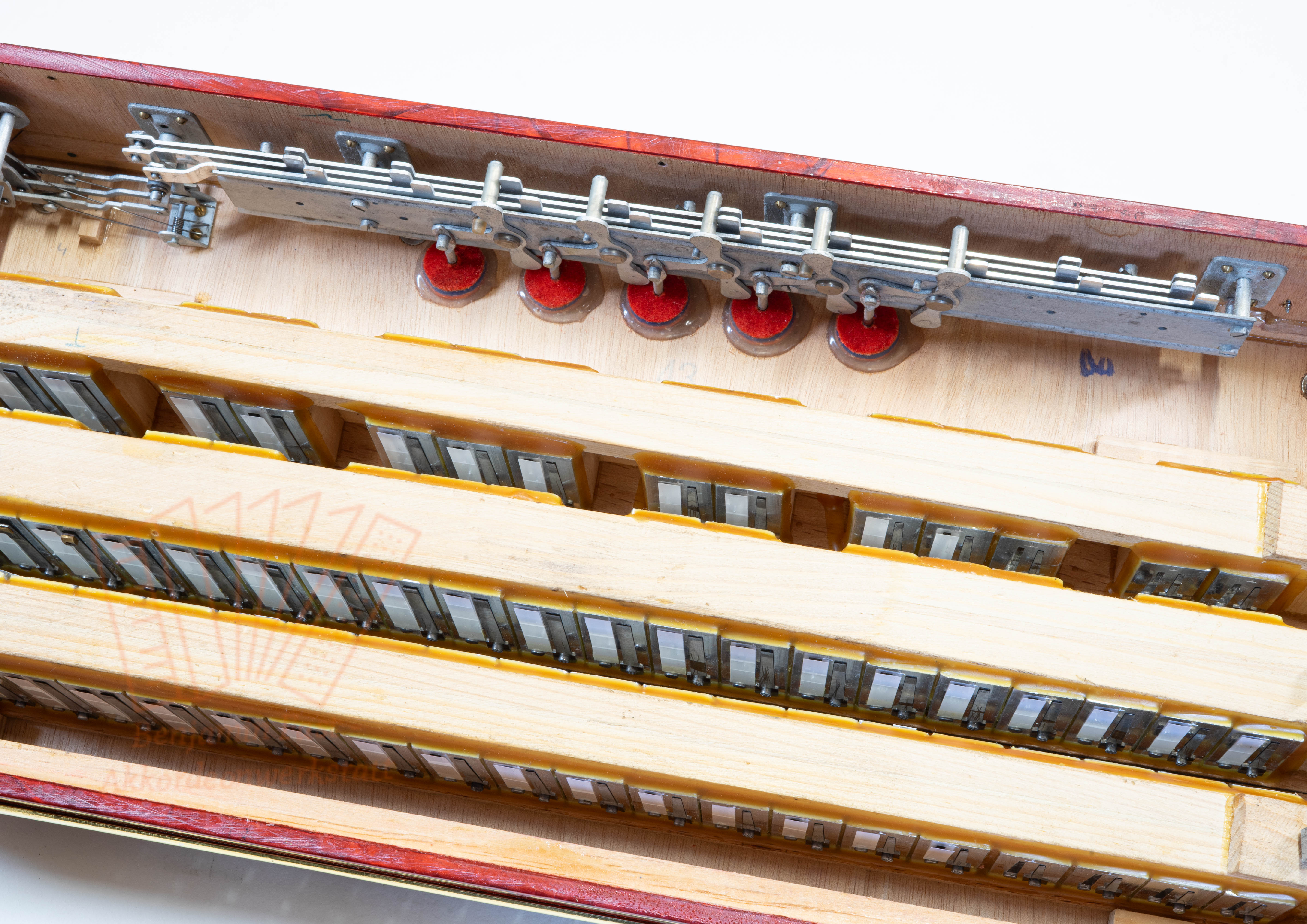 Akkordeon Hohner Concerto III  34/72/III/5/2 rot, gebraucht