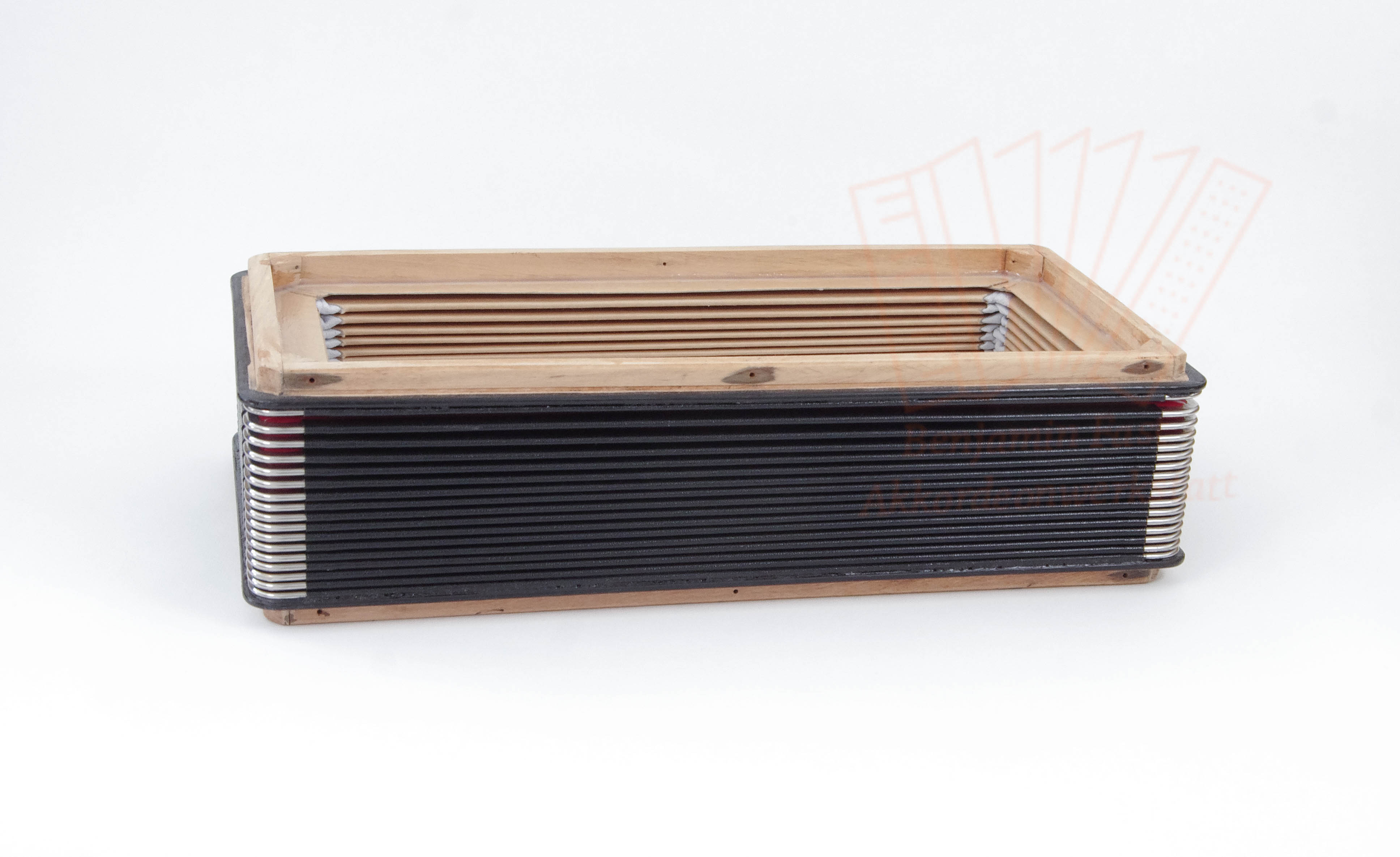 Balg 37 x 18,5 cm schwarz/rot 17 Falten Balg 37 x 18,5 cm schwarz/rot 17 Falten
