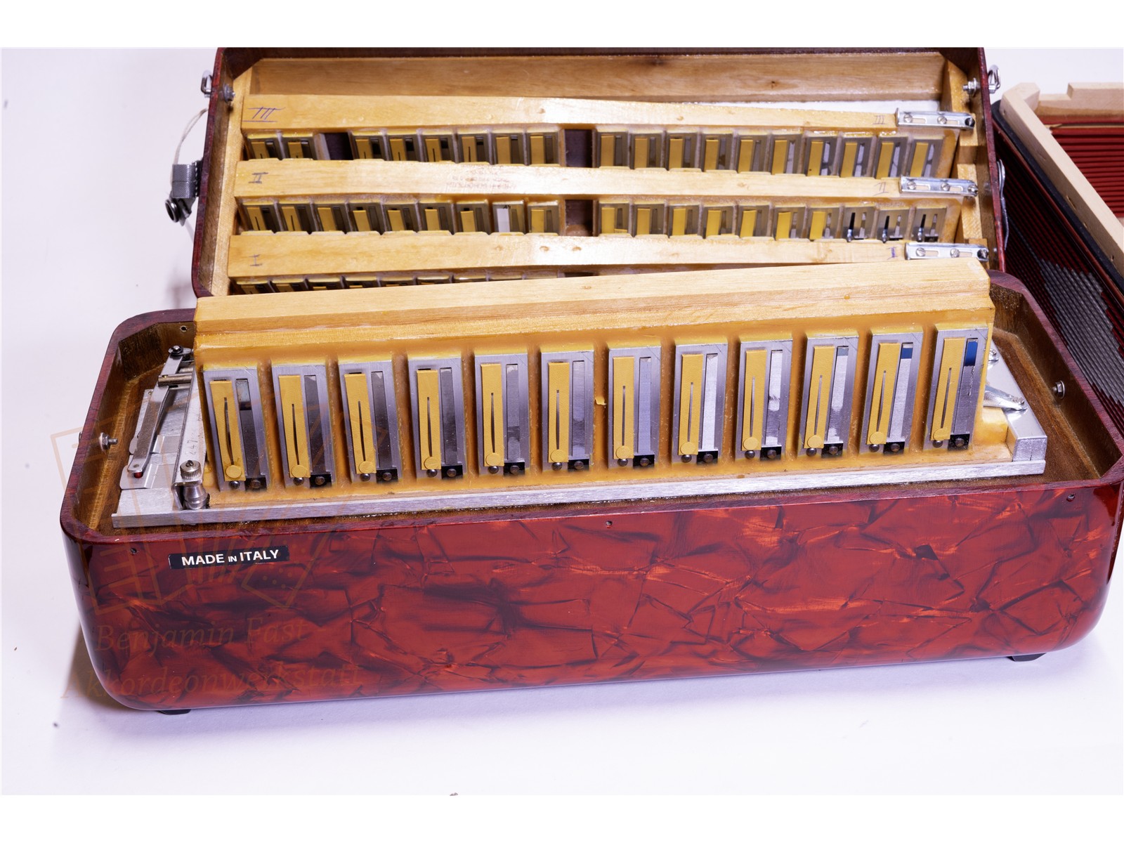 Akkordeon V. Soprani 96 Bass 37/96/III/5/3 schwarz - gebraucht