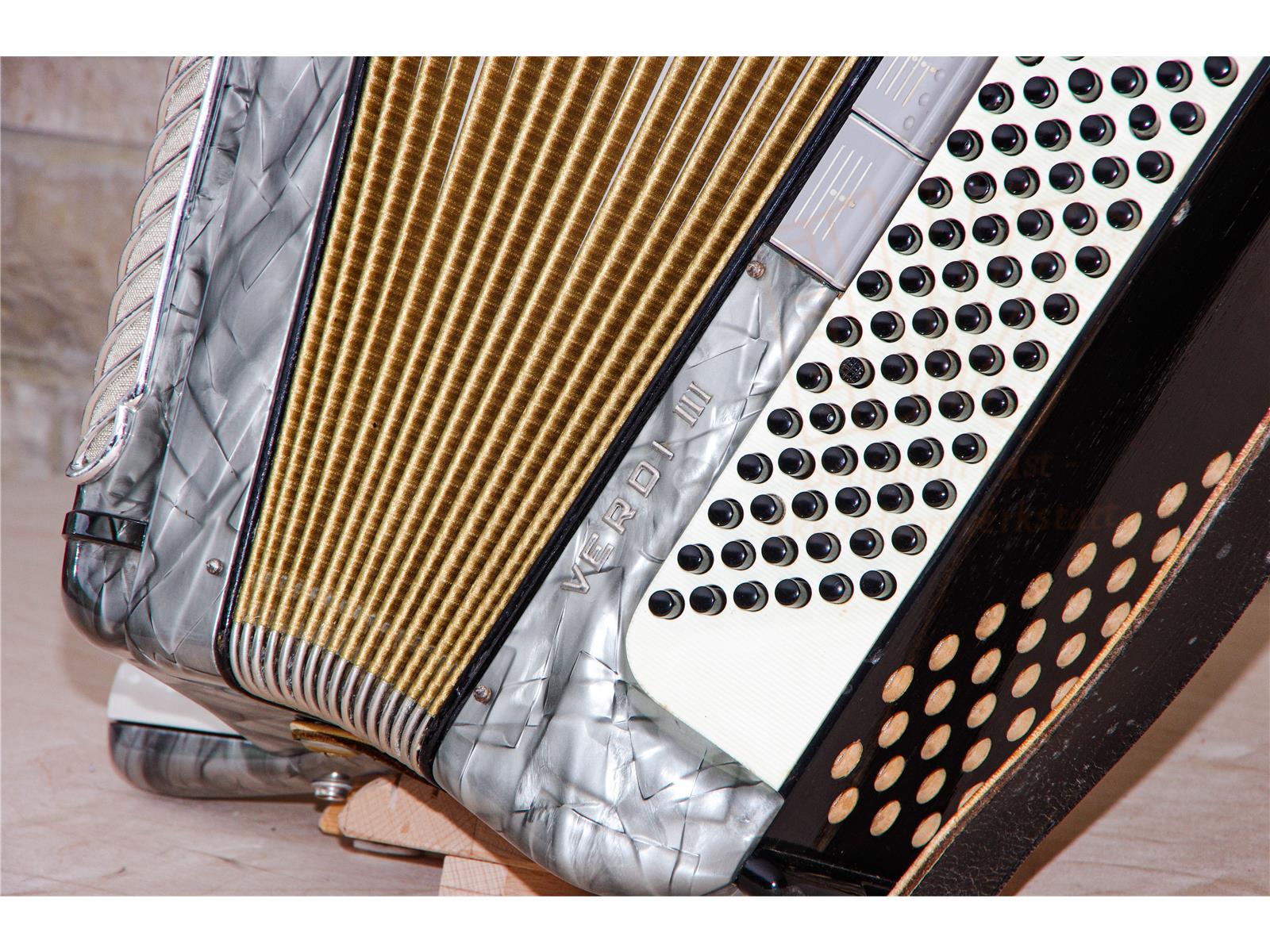 Akkordeon Hohner Verdi III 41/120/III/5/3 gebraucht Akkordeon Hohner Verdi III 41/120/III/5/3 gebraucht